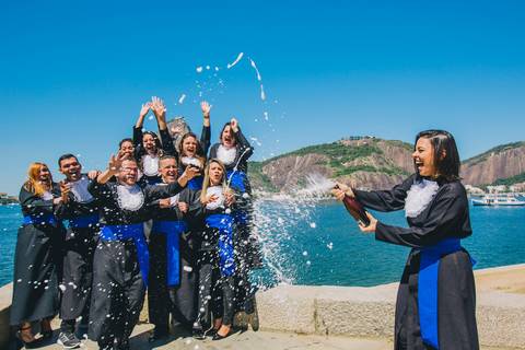 Foto-de-formatura-chuva-champagne-facha-UVA-UFRJ-final-rj'