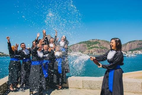 Foto-de-formatura-rj-ensaio-externo-graduacao-chuva-de-felicidade-final'
