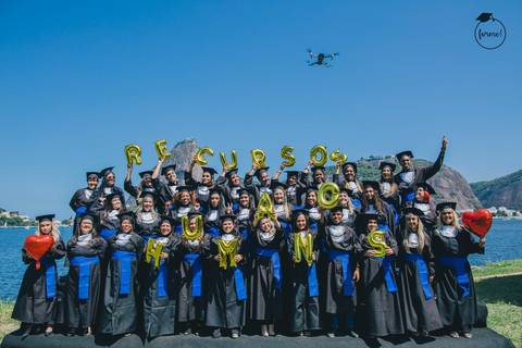 Fotos-de-formatura-criativa-ensaio-externo-aterro-do-flamengo-Grupo-comemorando-formatura-rj-formandos-recursos-humanos'