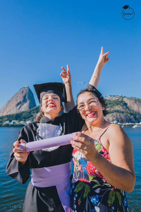 Fotos-de-formatura-criativa-ensaio-externo-aterro-do-flamengo-poses-familia-album-de-formatura-rj-formandos-letras-adm-design-pedagogia'