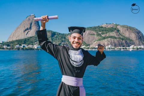 Fotos-de-formatura-criativa-ensaio-externo-aterro-do-flamengo-pose-na-individual-album-de-formatura-rj-formandos-letras-adm-design-pedagogia'