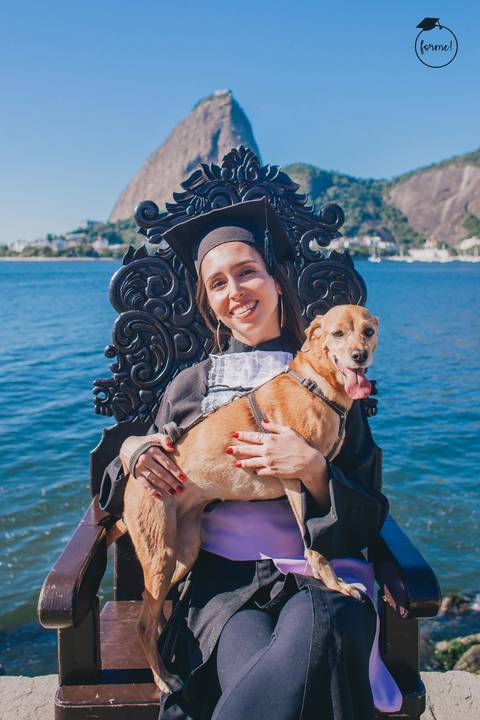 Fotos-de-formatura-criativa-ensaio-externo-aterro-do-flamengo-pose-na-cadeira-album-de-formatura-rj-formandos-letras-adm-design-pedagogia'