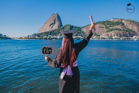 Fotos-de-formatura-criativa-ensaio-externo-aterro-do-flamengo-pose-na-individual-album-de-formatura-rj-formandos-letras-adm-design-pedagogia'