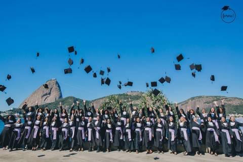Fotos-de-formatura-criativa-ensaio-externo-aterro-do-flamengo-fotos-em-grupo-album-de-formatura-rj-formandos-letras-adm-design-pedagogia'