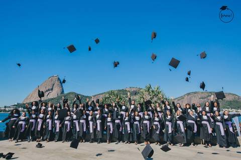 Fotos-de-formatura-criativa-ensaio-externo-aterro-do-flamengo-fotos-em-grupo-album-de-formatura-rj-formandos-letras-adm-design-pedagogia'