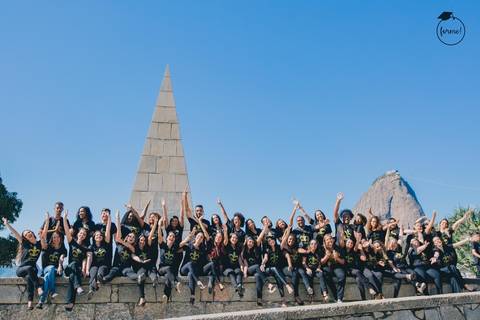 Fotos-de-formatura-criativa-ensaio-externo-aterro-do-flamengo-fotos-em-grupo-album-de-formatura-rj-formandos-letras-adm-design-pedagogia'