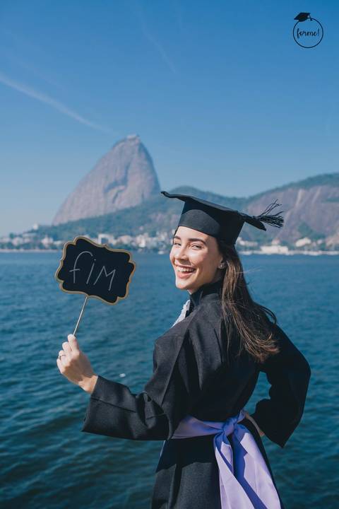 Fotos-de-formatura-criativa-ensaio-externo-aterro-do-flamengo-pose-na-individual-album-de-formatura-rj-formandos-letras-adm-design-pedagogia'