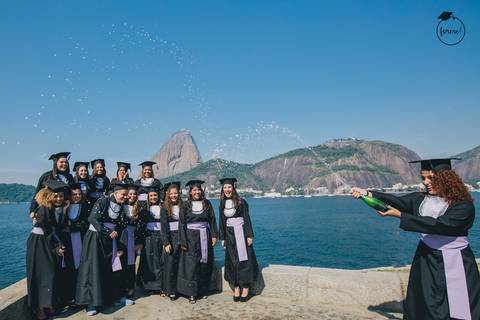 Fotos-de-formatura-criativa-ensaio-externo-aterro-do-flamengo-fotos-em-grupo-album-de-formatura-rj-formandos-letras-adm-design-pedagogia'