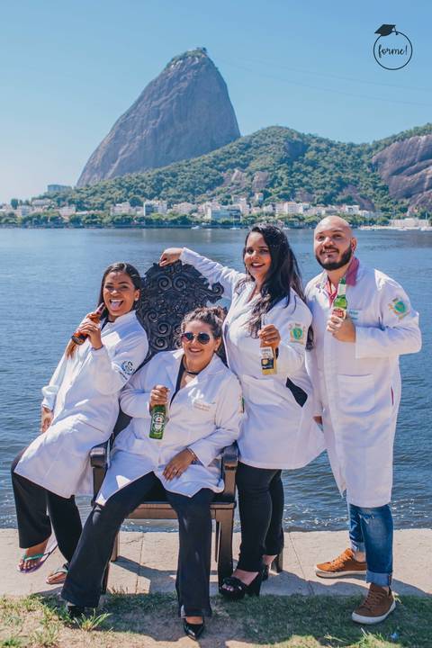fotos-de-formatura-criativa-ensaio-externo-album-de-formatura-rj-aterro-do-flamengo-farmacia'