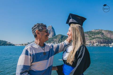 Fotos-de-formatura-criativa-ensaio-externo-aterro-do-flamengo-fotos-em-familia-album-de-formatura-rj-formandos-letras-adm-design-pedagogia'