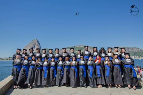 Fotos-de-formatura-criativa-ensaio-externo-aterro-do-flamengo-fotos-em-grupo-album-de-formatura-rj-formandos-letras-adm-design-pedagogia'
