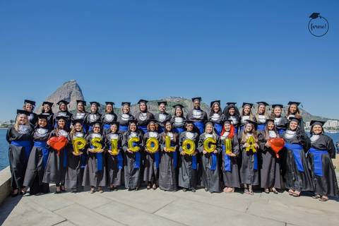 Fotos-de-formatura-criativa-ensaio-externo-aterro-do-flamengo-fotos-em-grupo-album-de-formatura-rj-formandos-letras-adm-design-pedagogia'