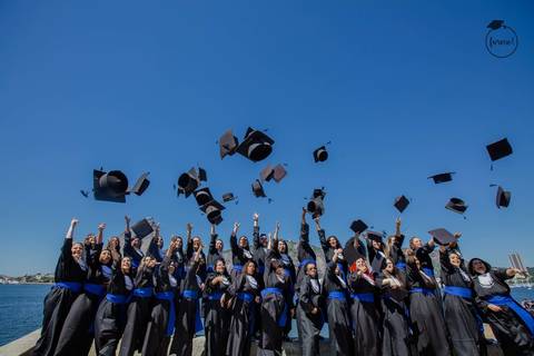 Fotos-de-formatura-criativa-ensaio-externo-aterro-do-flamengo-fotos-em-grupo-album-de-formatura-rj-formandos-letras-adm-design-pedagogia'