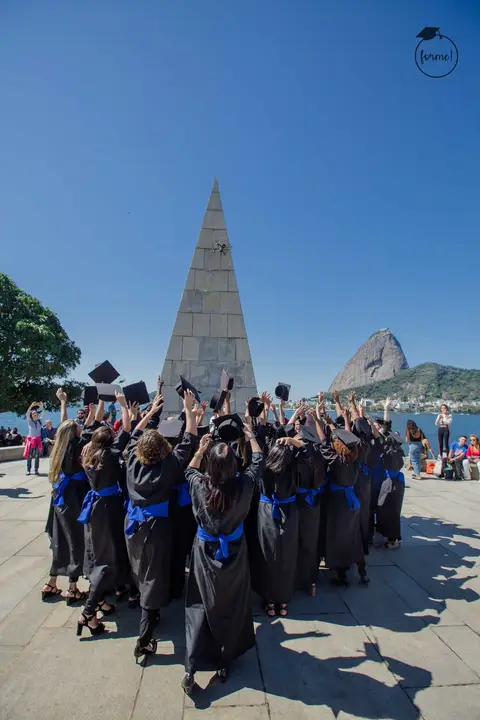 Fotos-de-formatura-criativa-ensaio-externo-aterro-do-flamengo-fotos-em-grupo-album-de-formatura-rj-formandos-letras-adm-design-pedagogia'