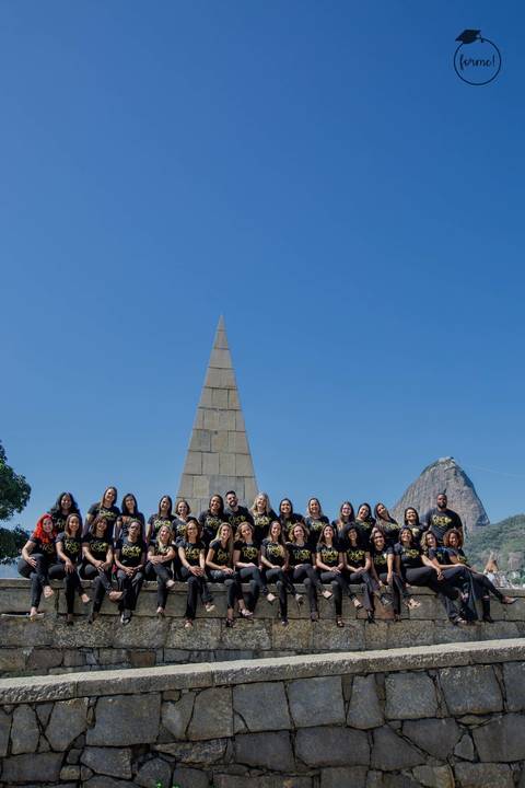 Fotos-de-formatura-criativa-ensaio-externo-aterro-do-flamengo-fotos-em-grupo-album-de-formatura-rj-formandos-letras-adm-design-pedagogia'