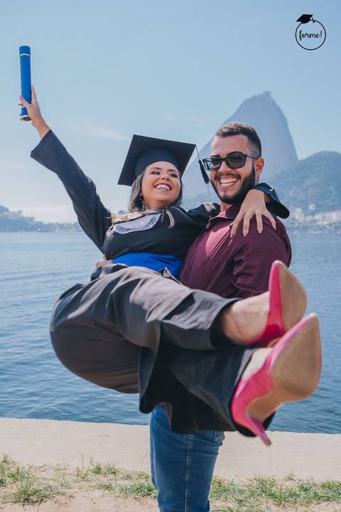 Fotos-de-formatura-criativa-ensaio-externo-aterro-do-flamengo-poses-em-familia-formatura-rj-formandos-recursos-humanos-adm-design'