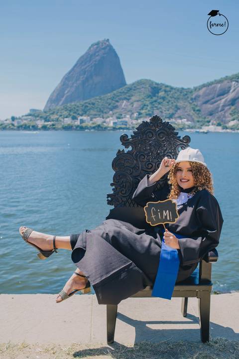 Fotos-de-formatura-criativa-ensaio-externo-aterro-do-flamengo-poses-individual-cadeira-formatura-rj-formandos-administracao-humanos-adm-design'