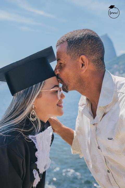 Fotos-de-formatura-criativa-ensaio-externo-aterro-do-flamengo-poses-em-familia-formatura-rj-formandos-recursos-humanos-adm-design'