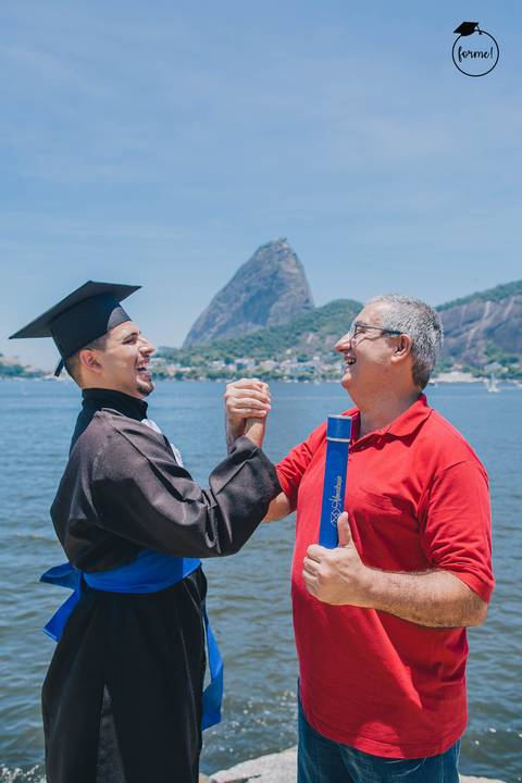 Fotos-de-formatura-criativa-ensaio-externo-aterro-do-flamengo-poses-em-familia-formatura-rj-formandos-recursos-humanos-adm-design'