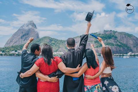Fotos-de-formatura-criativa-ensaio-externo-aterro-do-flamengo-poses-em-familia-formatura-rj-formandos-recursos-humanos-adm-design-publicidade-jornalismo-turismo-engenharia'