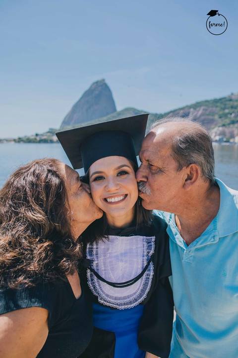 Fotos-de-formatura-criativa-ensaio-externo-aterro-do-flamengo-poses-em-familia-formatura-rj-formandos-recursos-humanos-adm-design'