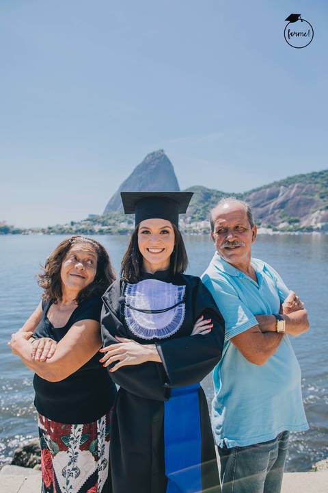 Fotos-de-formatura-criativa-ensaio-externo-aterro-do-flamengo-poses-em-familia-formatura-rj-formandos-recursos-humanos-adm-design'