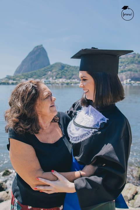 Fotos-de-formatura-criativa-ensaio-externo-aterro-do-flamengo-poses-em-familia-formatura-rj-formandos-recursos-humanos-adm-design'
