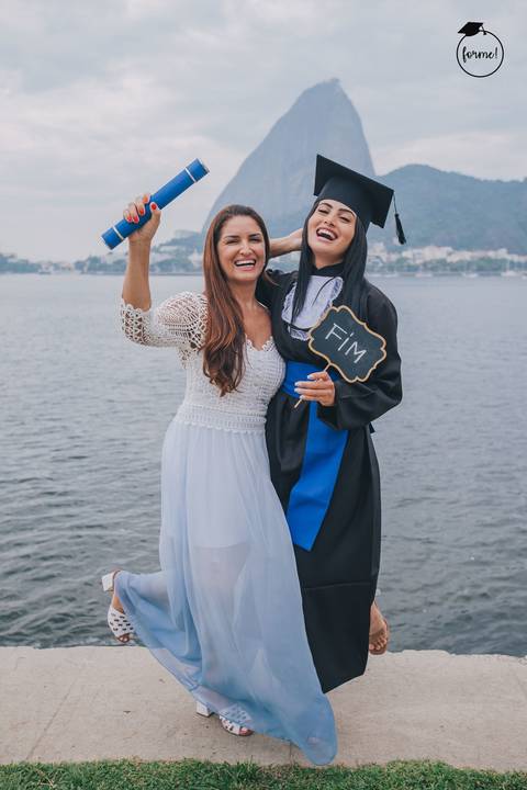 Fotos-de-formatura-criativa-ensaio-externo-aterro-do-flamengo-poses-individual-cadeira-formatura-rj-formandos-administracao-humanos-adm-design'