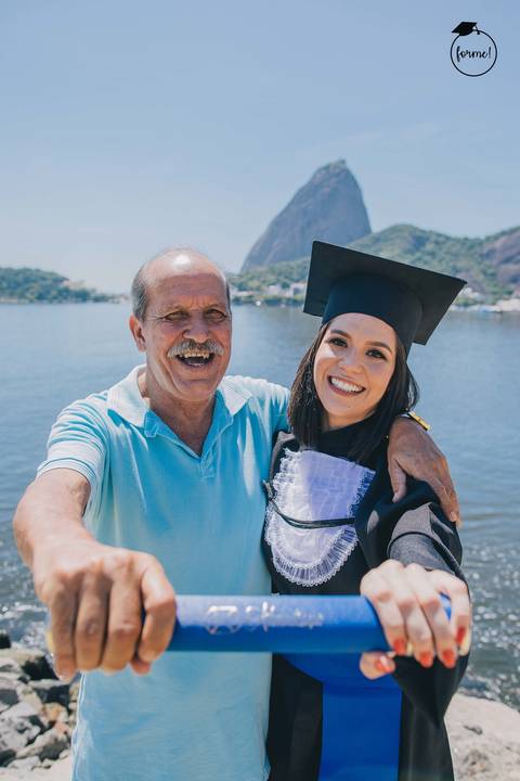 Fotos-de-formatura-criativa-ensaio-externo-aterro-do-flamengo-poses-em-familia-formatura-rj-formandos-recursos-humanos-adm-design'