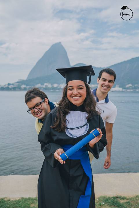 Fotos-de-formatura-criativa-ensaio-externo-aterro-do-flamengo-poses-individual-cadeira-formatura-rj-formandos-administracao-humanos-adm-design'