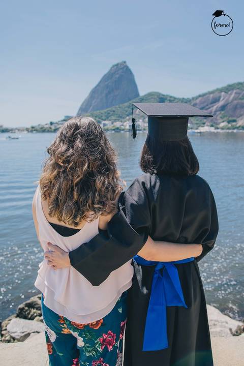 Fotos-de-formatura-criativa-ensaio-externo-aterro-do-flamengo-poses-em-familia-formatura-rj-formandos-recursos-humanos-adm-design'