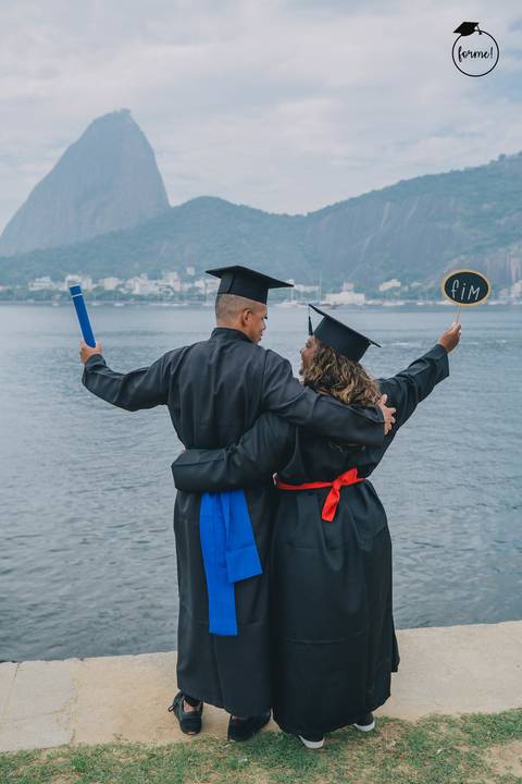 Fotos-de-formatura-criativa-ensaio-externo-aterro-do-flamengo-poses-individual-cadeira-formatura-rj-formandos-administracao-humanos-adm-design'