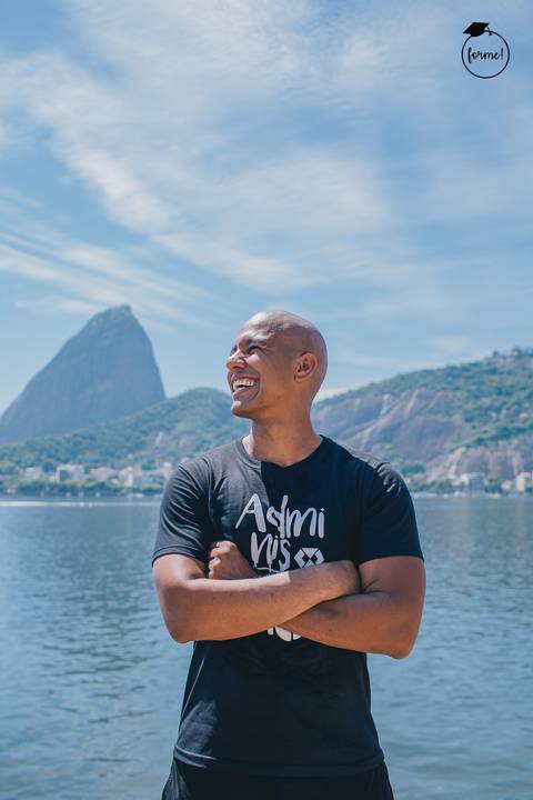 Fotos-de-formatura-criativa-ensaio-externo-aterro-do-flamengo-poses-em-familia-formatura-rj-formandos-recursos-humanos-adm-design'