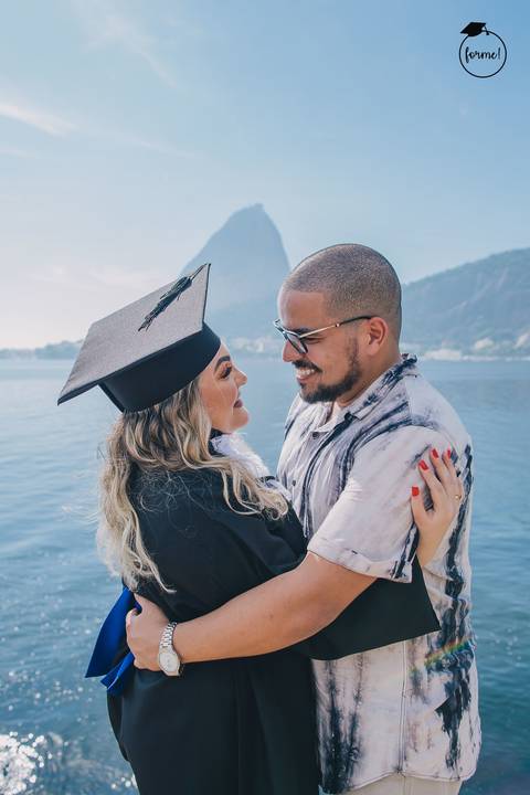 Fotos-de-formatura-criativa-ensaio-externo-aterro-do-flamengo-poses-em-familia-formatura-rj-formandos-recursos-humanos-adm-design'