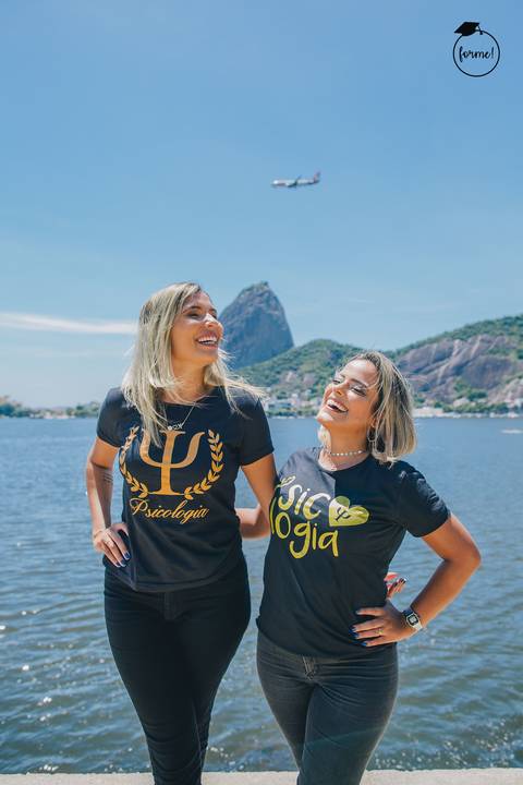 Fotos-de-formatura-criativa-ensaio-externo-aterro-do-flamengo-poses-individual-cadeira-formatura-rj-formandos-administracao-humanos-adm-design-psicologia'