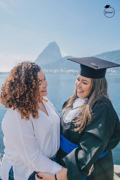 Fotos-de-formatura-criativa-ensaio-externo-aterro-do-flamengo-poses-em-familia-formatura-rj-formandos-recursos-humanos-adm-design'