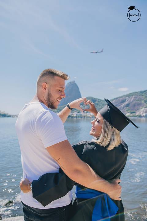 Fotos-de-formatura-criativa-ensaio-externo-aterro-do-flamengo-poses-em-familia-formatura-rj-formandos-recursos-humanos-adm-design-publicidade-jornalismo-turismo-engenharia'