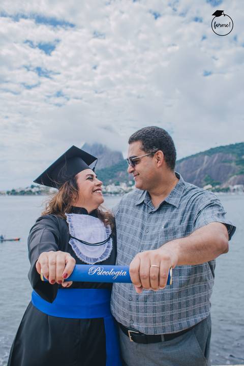 Fotos-de-formatura-criativa-ensaio-externo-aterro-do-flamengo-poses-em-familia-formatura-rj-formandos-recursos-humanos-adm-design-publicidade-jornalismo-turismo-engenharia'