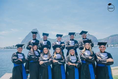 Fotos-de-formatura-criativa-ensaio-externo-aterro-do-flamengo-poses-em-grupo-formatura-rj-formandos-recursos-humanos-adm-design-publicidade-jornalismo-turismo-engenharia'