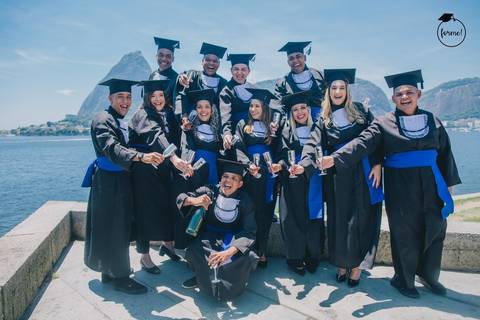 Fotos-de-formatura-criativa-ensaio-externo-aterro-do-flamengo-poses-em-grupo-formatura-rj-formandos-recursos-humanos-adm-design-publicidade-jornalismo-turismo-engenharia'