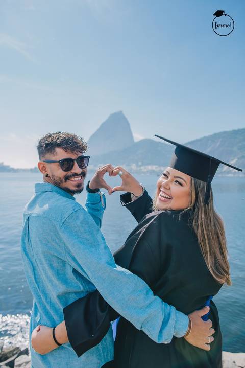 Fotos-de-formatura-criativa-ensaio-externo-aterro-do-flamengo-poses-em-familia-formatura-rj-formandos-recursos-humanos-adm-design'