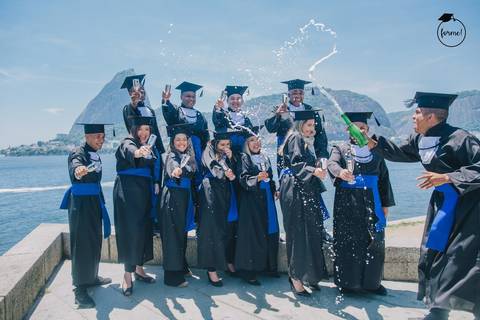 Fotos-de-formatura-criativa-ensaio-externo-aterro-do-flamengo-poses-em-grupo-formatura-rj-formandos-recursos-humanos-adm-design-publicidade-jornalismo-turismo-engenharia'
