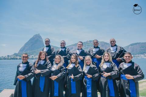 Fotos-de-formatura-criativa-ensaio-externo-aterro-do-flamengo-poses-individual-cadeira-formatura-rj-formandos-administracao-humanos-adm-design'