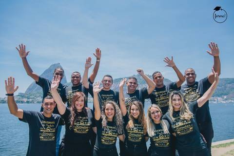 Fotos-de-formatura-criativa-ensaio-externo-aterro-do-flamengo-poses-em-grupo-formatura-rj-formandos-recursos-humanos-adm-design-publicidade-jornalismo-turismo-engenharia'