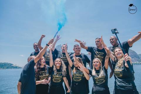 Fotos-de-formatura-criativa-ensaio-externo-aterro-do-flamengo-poses-em-grupo-formatura-rj-formandos-recursos-humanos-adm-design-publicidade-jornalismo-turismo-engenharia'