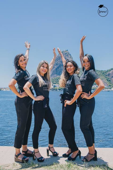 Fotos-de-formatura-criativa-ensaio-externo-aterro-do-flamengo-poses-em-grupo-formatura-rj-formandos-recursos-humanos-adm-design-publicidade-jornalismo-turismo-engenharia'