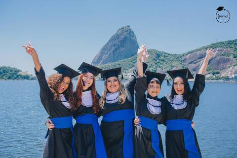 Fotos-de-formatura-criativa-ensaio-externo-aterro-do-flamengo-poses-em-grupo-formatura-rj-formandos-recursos-humanos-adm-design-publicidade-jornalismo-turismo-engenharia'