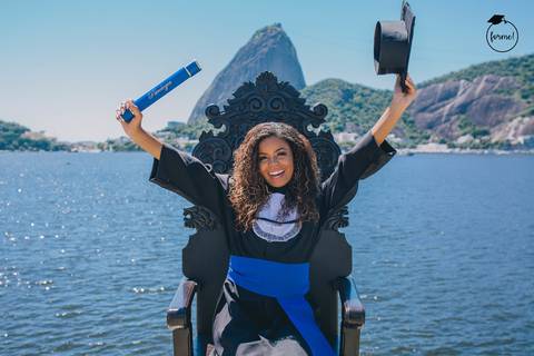 Fotos-de-formatura-criativa-ensaio-externo-aterro-do-flamengo-poses-individual-cadeira-formatura-rj-formandos-administracao-humanos-adm-design'