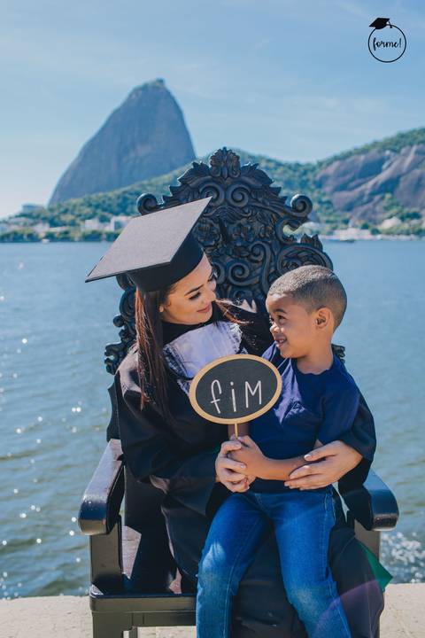 Fotos-de-formatura-criativa-ensaio-externo-aterro-do-flamengo-poses-individual-cadeira-formatura-rj-formandos-administracao-humanos-adm-design'