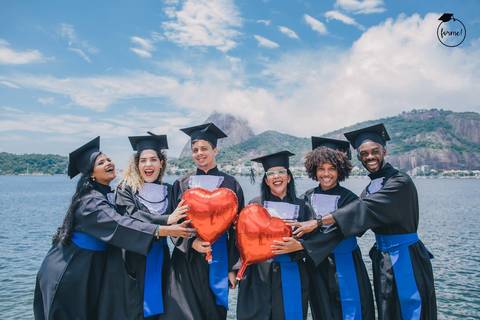 Fotos-de-formatura-criativa-ensaio-externo-aterro-do-flamengo-poses-em-grupo-formatura-rj-formandos-recursos-humanos-adm-design-publicidade-jornalismo-turismo-engenharia'
